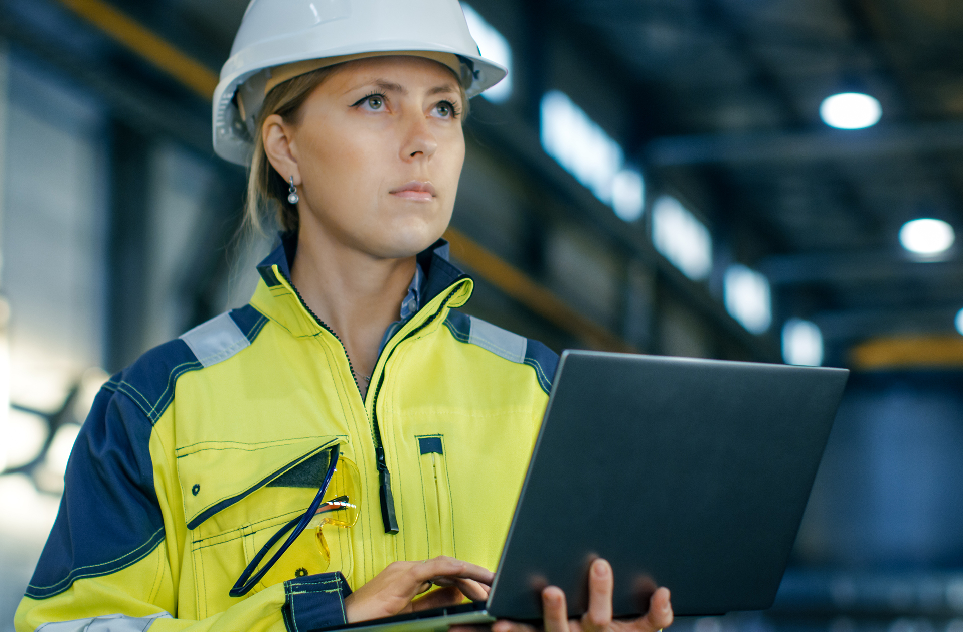 An employee accesses WinAir Version 7 from a laptop in an aircraft maintnenace hangar